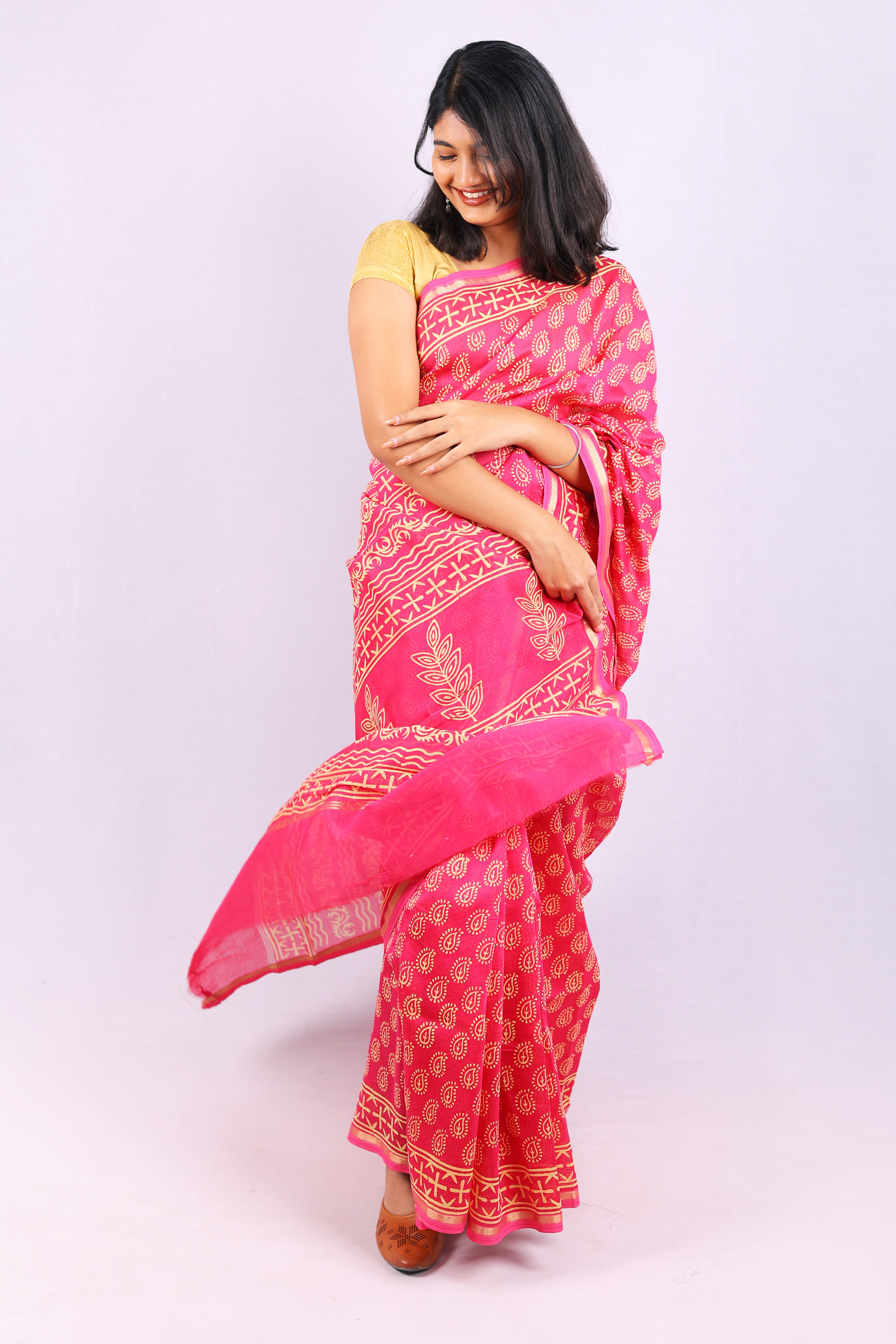 Pink Printed Cotton Saree with Traditional Gold Motif & Designer Pallu