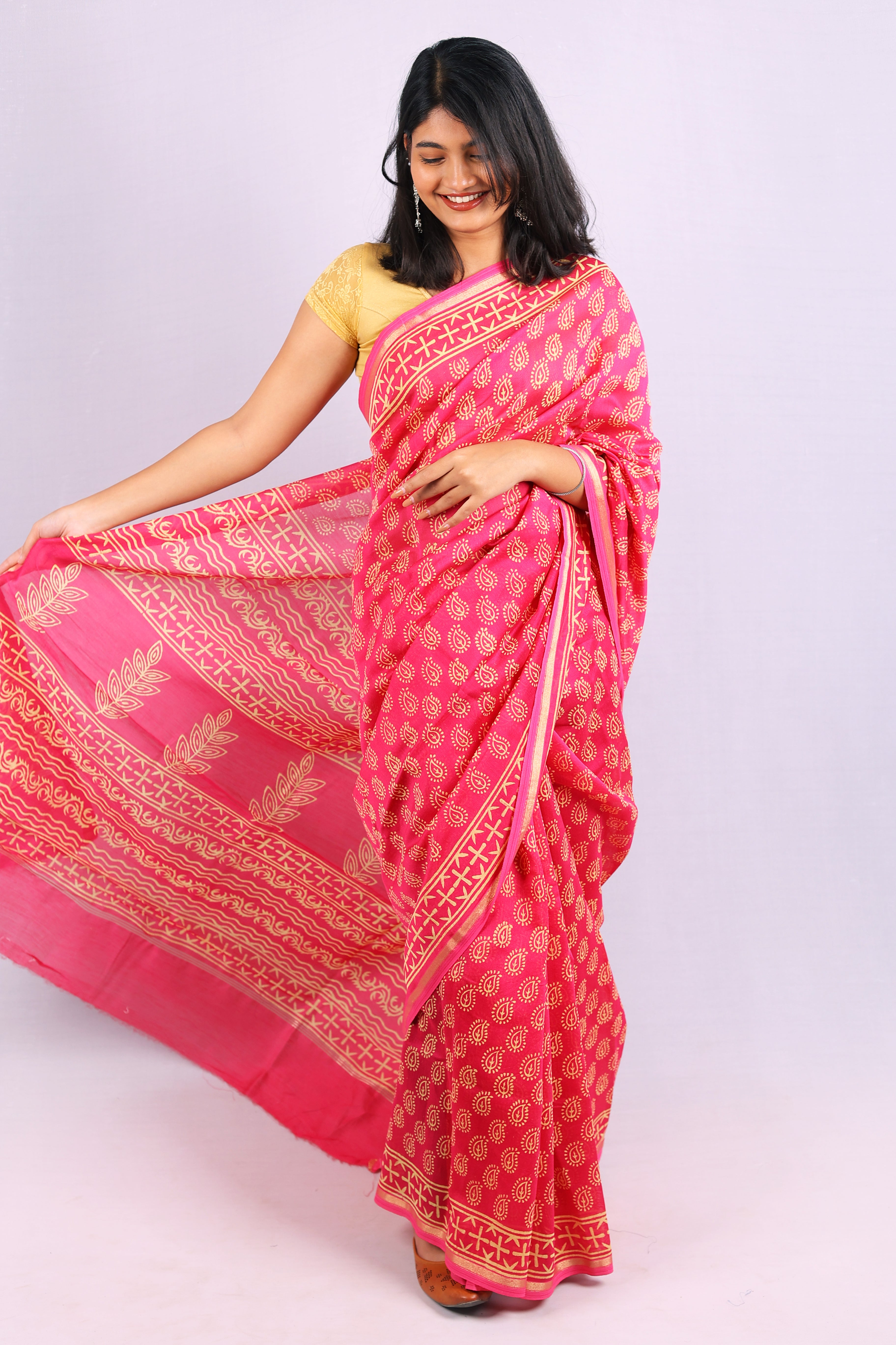 Pink Printed Cotton Saree with Traditional Gold Motif & Designer Pallu