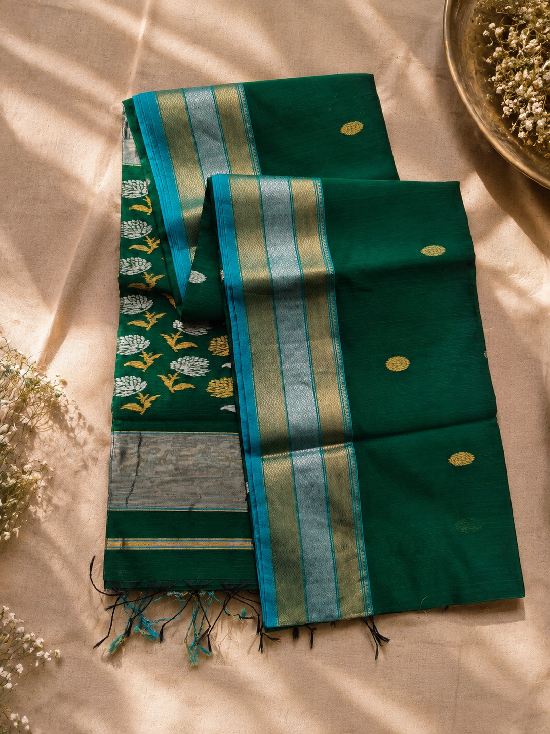 Emerald Green Maheshwari Saree with Zari Border & Traditional Floral Motifs